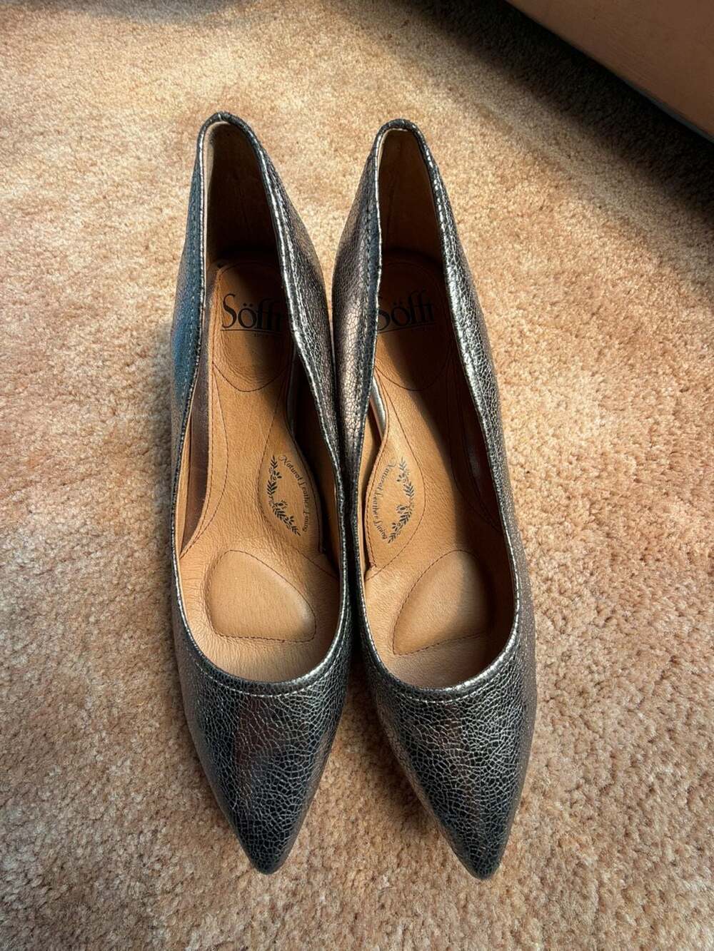 Söfft Metallic Silver Crackled Leather Pointed Toe Kitten Heel Pumps